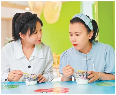 让全盲室友带饭?她们成了校园里的特殊“搭子” 让全盲室友带饭?她们成了校园里的特殊“搭子”