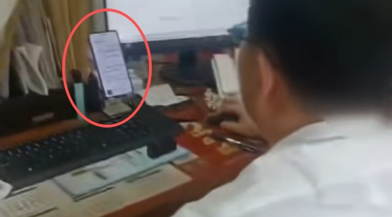 “医生边听小说边看病,患者姓名被录错”!医院通报:情况基本属实 “医生边听小说边看病,患者姓名被录错”!医院通报:情况基本属实