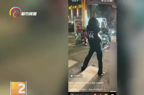 为了流量豁出去了!小伙斑马线上跳舞博关注,跳舞没出圈,跳进了警方的视线...... 为了流量豁出去了!小伙斑马线上跳舞博关注,跳舞没出圈,跳进了警方的视线......