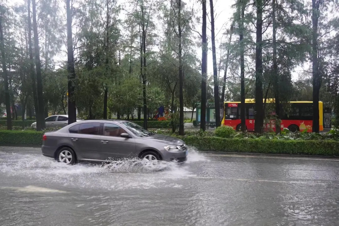 暴雨、大暴雨来了!一地宣布停课 暴雨、大暴雨来了!一地宣布停课
