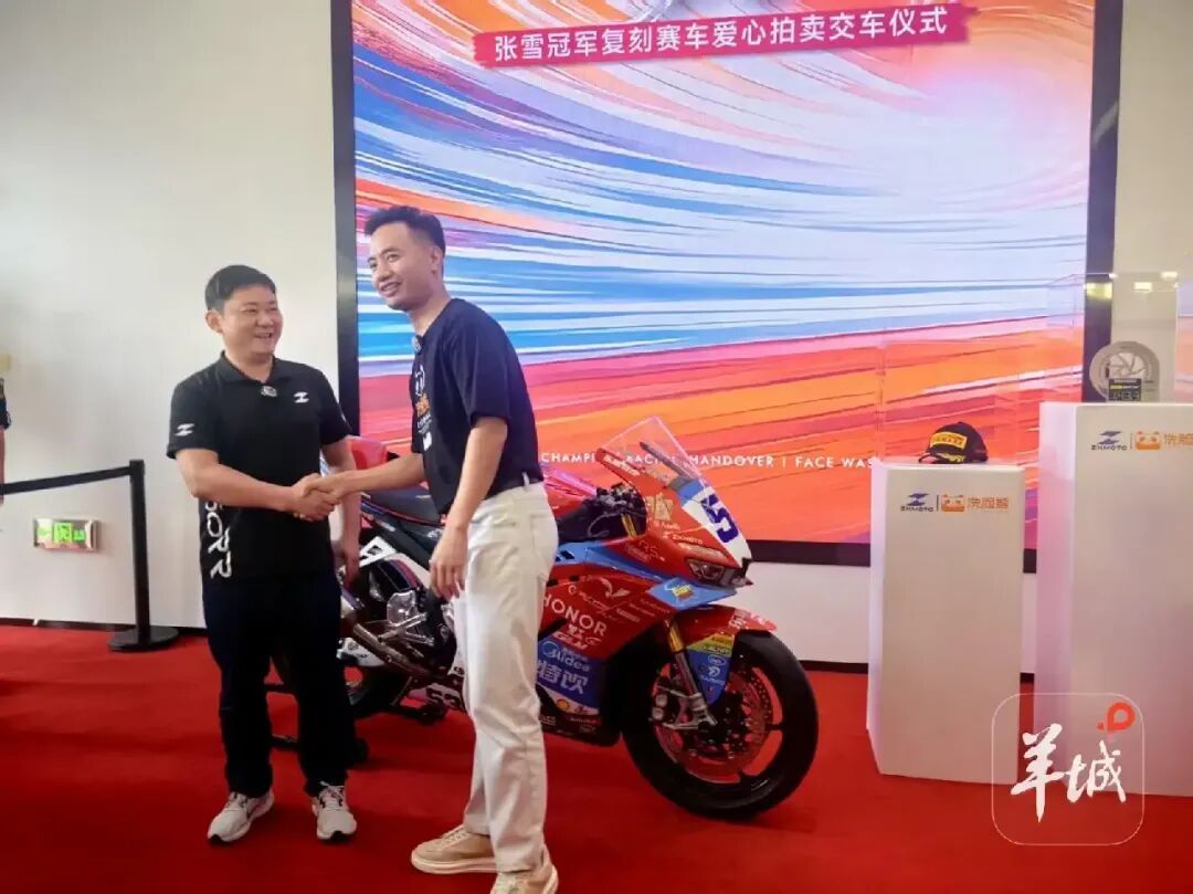 张雪到广州交接冠军复刻赛车,500万元善款已捐嫣然天使基金;接收企业回应 张雪到广州交接冠军复刻赛车,500万元善款已捐嫣然天使基金;接收企业回应