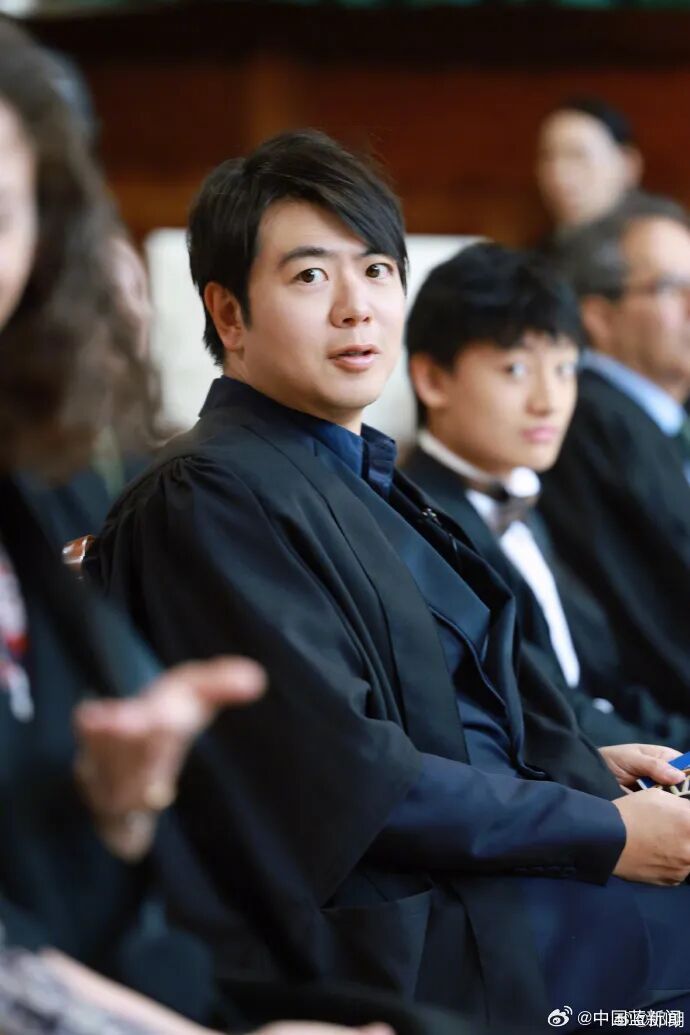 郎朗获授剑桥大学荣誉院士,本人发文:很荣幸,感恩认可 郎朗获授剑桥大学荣誉院士,本人发文:很荣幸,感恩认可