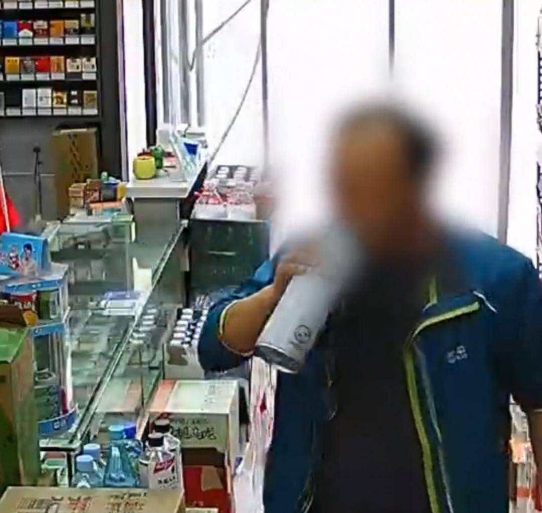 路上被他车追尾，驾驶人第一时间跑去买酒喝，背后的原因居然是……