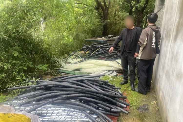 男子偷走工地电缆,返回现场帮民警分析作案细节,因“太懂了”引起民警怀疑 男子偷走工地电缆,返回现场帮民警分析作案细节,因“太懂了”引起民警怀疑