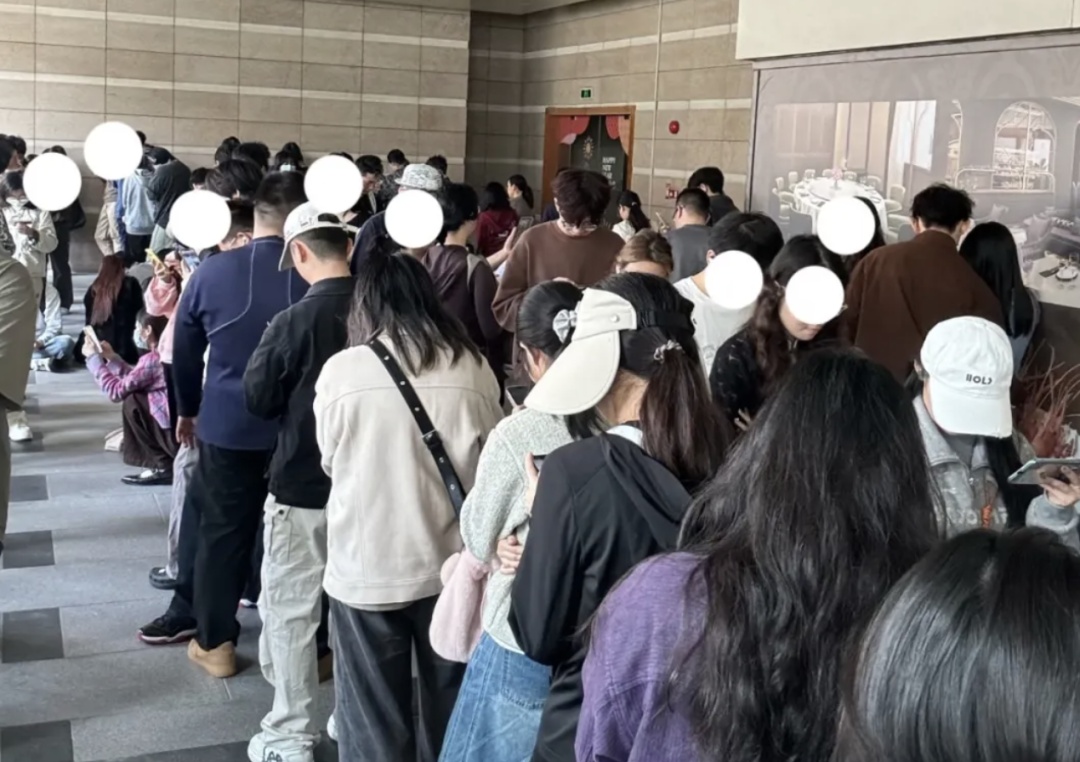 知名餐饮品牌“脏”上热搜!操作令人窒息,已被处罚……上海店排队一度超10小时→ 知名餐饮品牌“脏”上热搜!操作令人窒息,已被处罚……上海店排队一度超10小时→