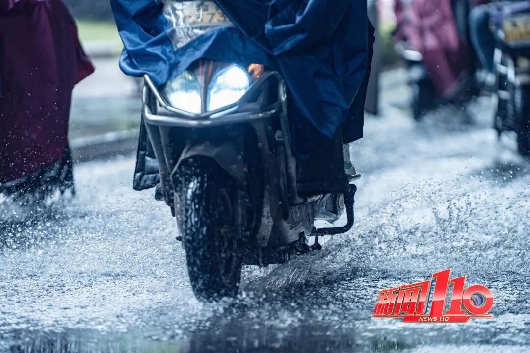 暴雨预警Ⅳ级!强对流、雷暴大风已在路上!福州将迎高温天,这波很猛 暴雨预警Ⅳ级!强对流、雷暴大风已在路上!福州将迎高温天,这波很猛