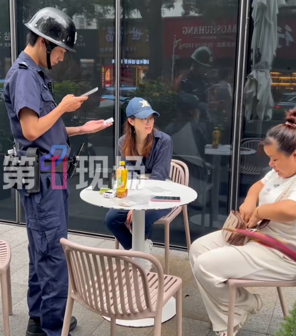 又是在深圳水贝!女子捡到一包黄金,价值超5万元!她立马报警… 又是在深圳水贝!女子捡到一包黄金,价值超5万元!她立马报警…