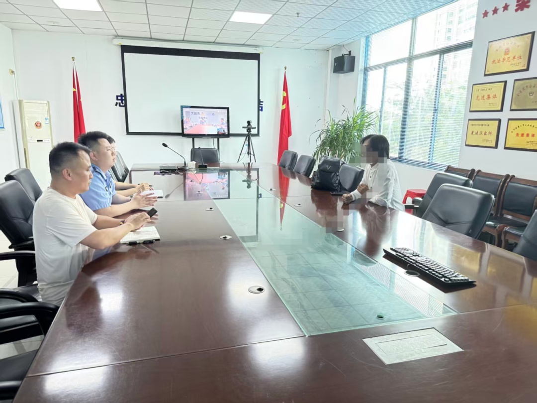 海南一名网络主播因低俗网络行为被约谈、查处 海南一名网络主播因低俗网络行为被约谈、查处