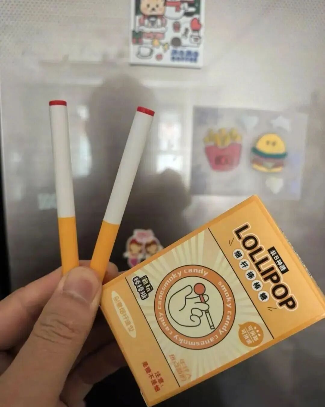 中消协紧急提醒：这种“恶搞”零食，正在引诱孩子走向吸烟