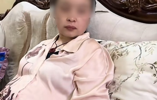 女子硬是不听劝!亲吻后嘴唇红肿如香肠…专家提醒:有大量微生物 女子硬是不听劝!亲吻后嘴唇红肿如香肠…专家提醒:有大量微生物