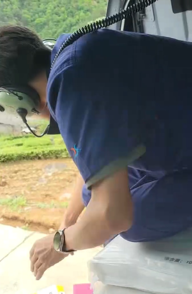 航拍石门洪灾后现场，山体滑坡成巨大“伤痕”！株洲“空中救援队”：凌晨6点就到达