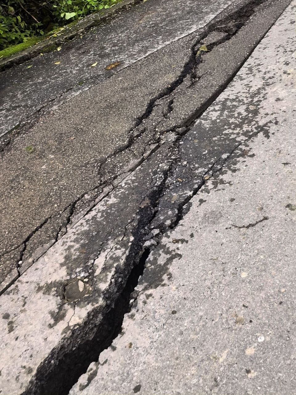 记者跟随石门壶瓶山镇干部徒步十多公里挺进“失联”村：信号到不了的地方，脚走到了