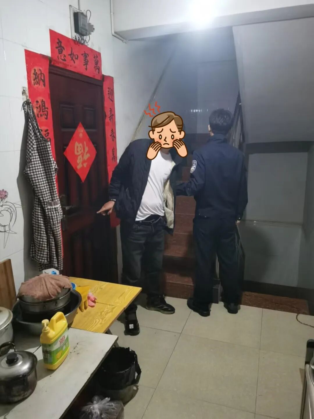 惯犯溜门进家一顿翻，万万没想到被现场直播……民警：等你很久了！