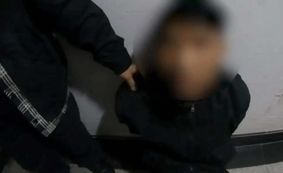 太诡异!小伙豪掷上百万元买金条?店员悄悄在反诈群里报了警! 太诡异!小伙豪掷上百万元买金条?店员悄悄在反诈群里报了警!