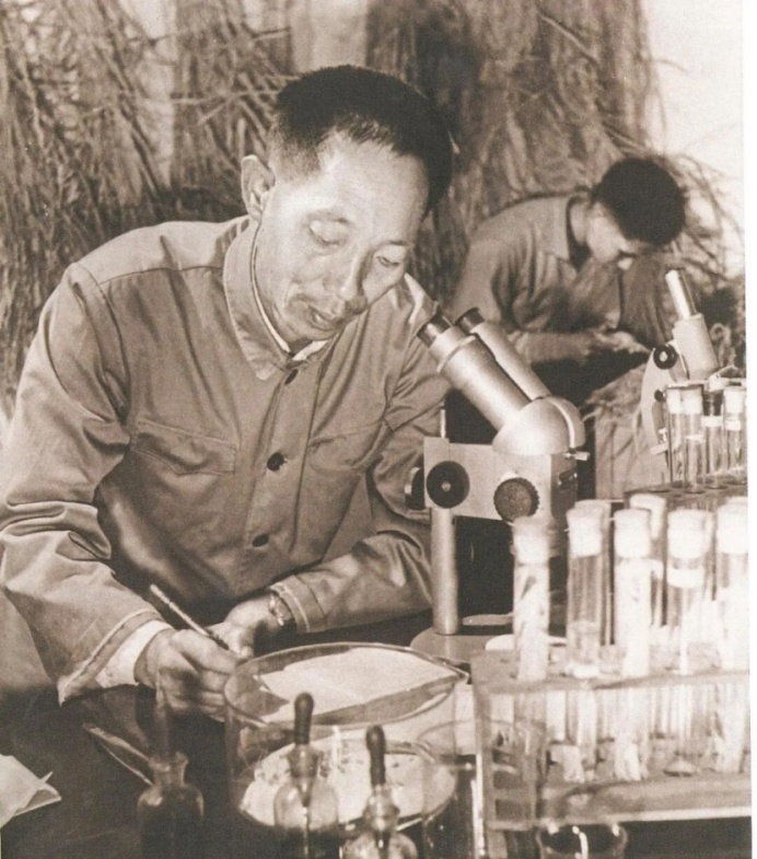 为什么每年今天，我们都会想起他？