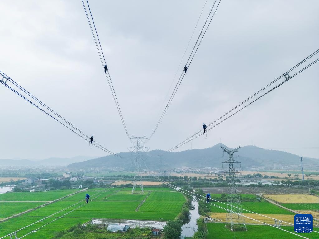 甘浙特高压受端配套工程首条送出线路贯通 甘浙特高压受端配套工程首条送出线路贯通