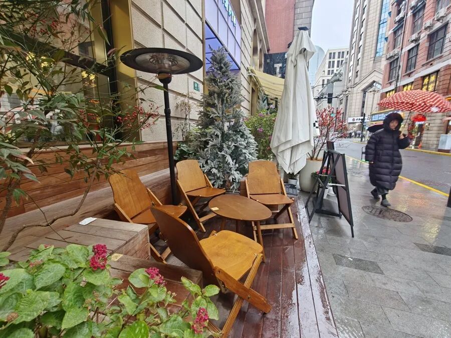 上海发布外摆位新规:人行道剩余宽度不少于2米,公园绿地首次允许设外摆 上海发布外摆位新规:人行道剩余宽度不少于2米,公园绿地首次允许设外摆