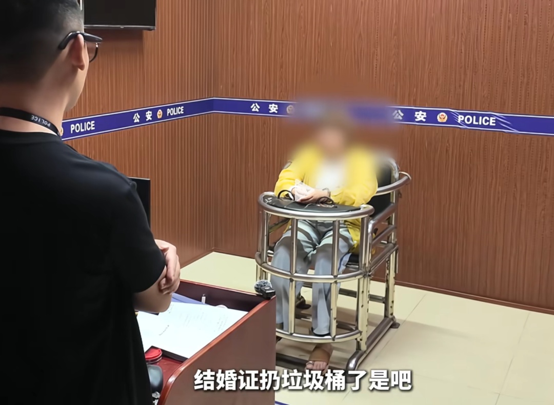 三观炸裂！女子领证后拉黑丈夫，继续跟原男友交往！“扔掉结婚证等于没结婚”