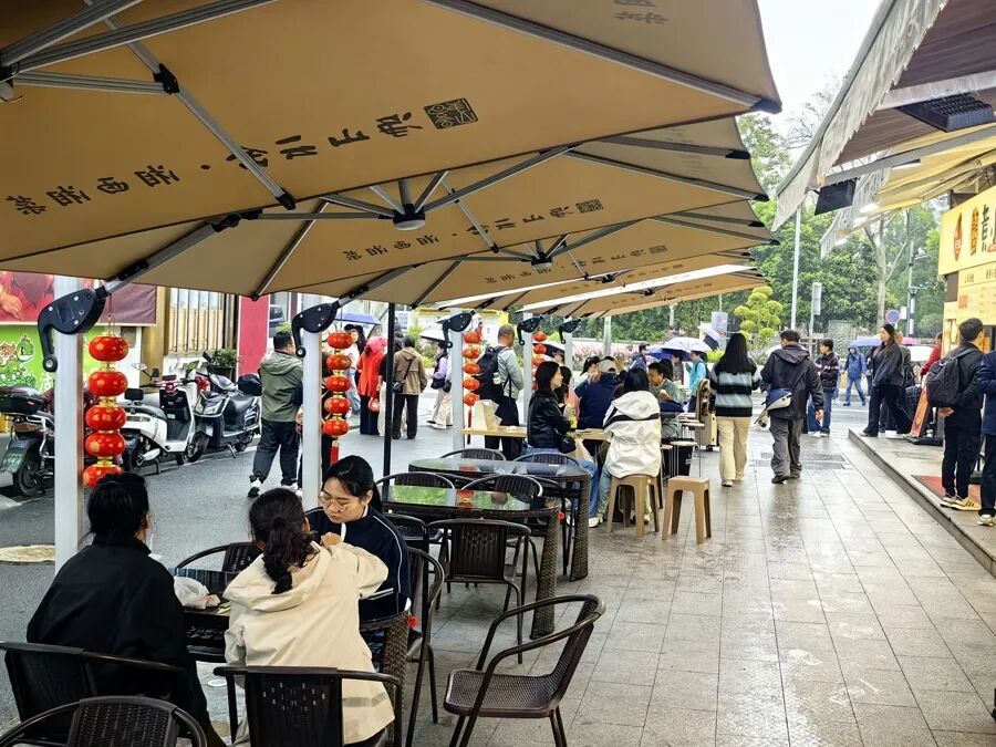 上海发布外摆位新规:人行道剩余宽度不少于2米,公园绿地首次允许设外摆 上海发布外摆位新规:人行道剩余宽度不少于2米,公园绿地首次允许设外摆
