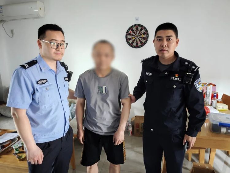 男子一年“加班”150余次，老板果断报警！