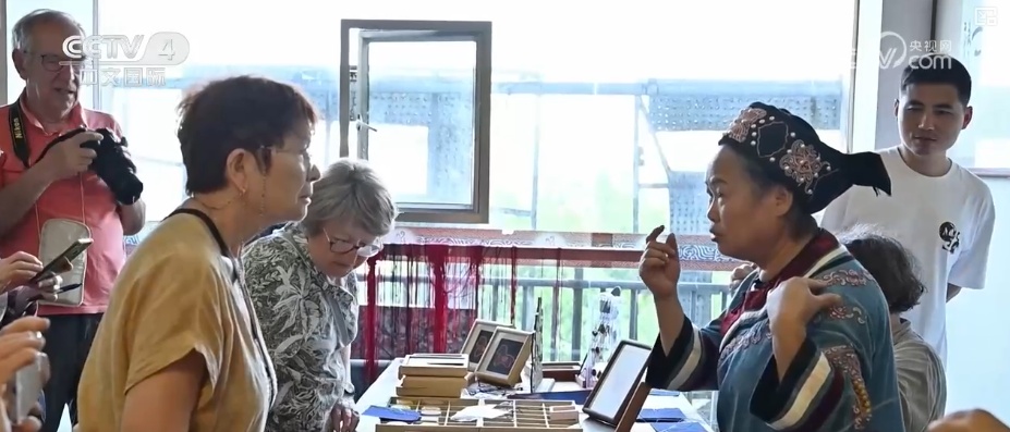 文化中国行 | 拥抱新变化 传统“指尖技艺”变身富民“指尖经济” 文化中国行 | 拥抱新变化 传统“指尖技艺”变身富民“指尖经济”
