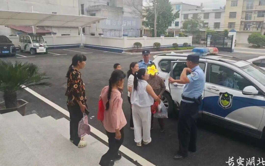湘鄂三地警方跨省联动 暖心救助走失女子助其阖家团圆 湘鄂三地警方跨省联动 暖心救助走失女子助其阖家团圆