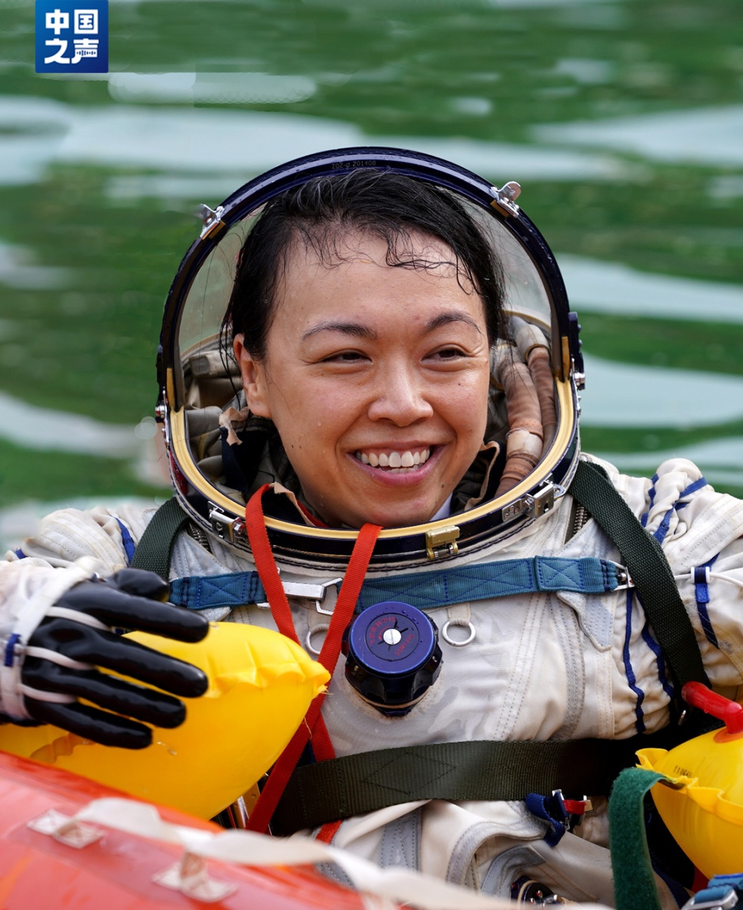女航天员黎家盈简历公布：80后，博士学位，香港警司！是三个孩子的母亲，选拔时身高刚好“压线”！李家超：感谢国家支持和信任