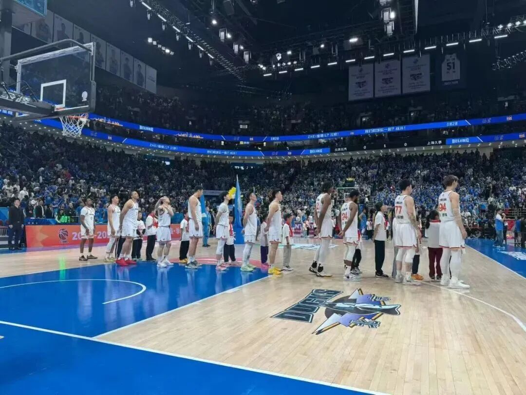 大比分3:1战胜北京,上海男篮时隔24年重返CBA总决赛舞台 大比分3:1战胜北京,上海男篮时隔24年重返CBA总决赛舞台