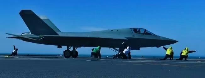 辽宁舰全新实战演训,歼-35能否实现滑跃航母起降? 辽宁舰全新实战演训,歼-35能否实现滑跃航母起降?