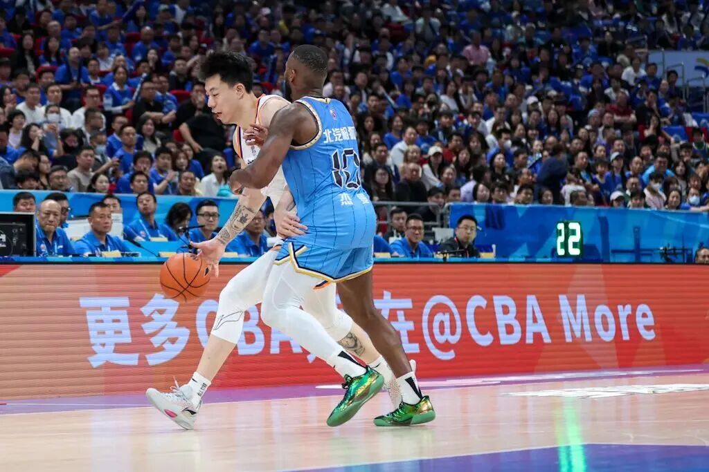 大比分3:1战胜北京,上海男篮时隔24年重返CBA总决赛舞台 大比分3:1战胜北京,上海男篮时隔24年重返CBA总决赛舞台