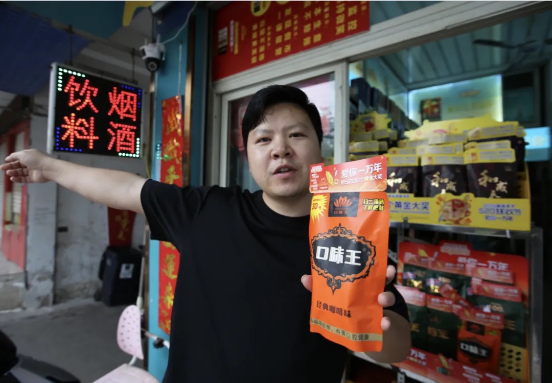 武汉民警花3天破获30元槟榔被盗案,沿街店铺老板送锦旗被婉拒,联名手写感谢信 武汉民警花3天破获30元槟榔被盗案,沿街店铺老板送锦旗被婉拒,联名手写感谢信