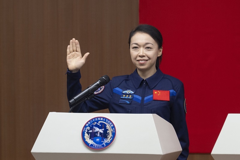 神舟二十三号航天员乘组首次集体亮相 神舟二十三号航天员乘组首次集体亮相