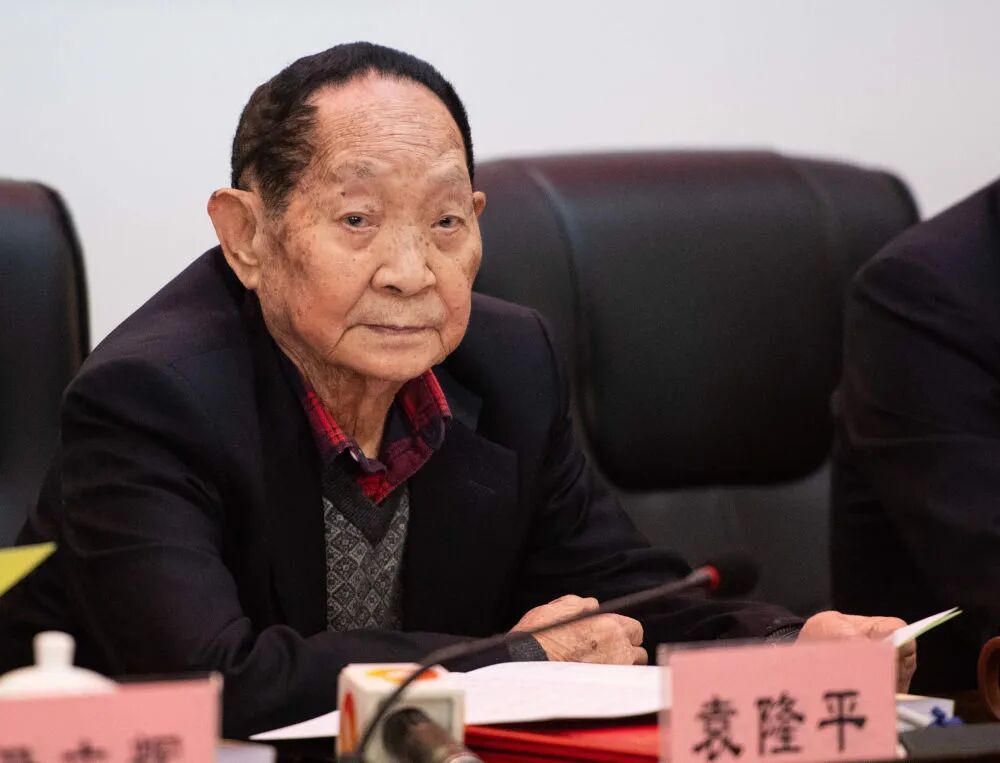 袁隆平创建的实验室里，稻子又长“高”了