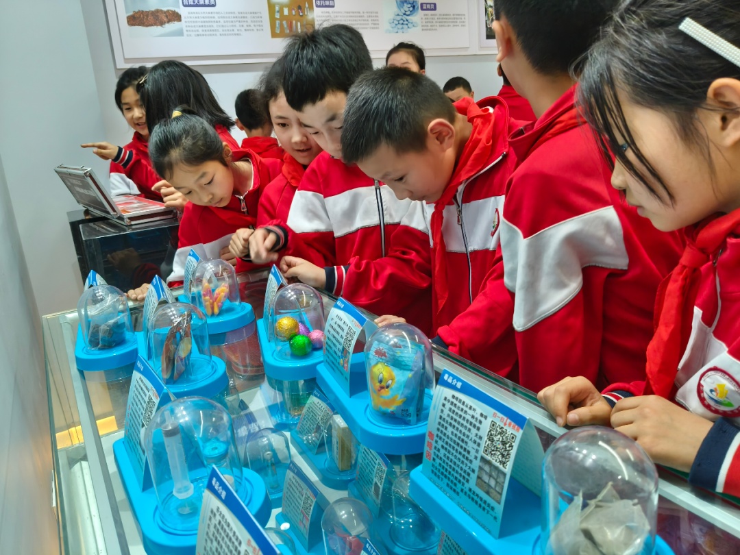 小学生用AI识毒立大功！民警：奖！