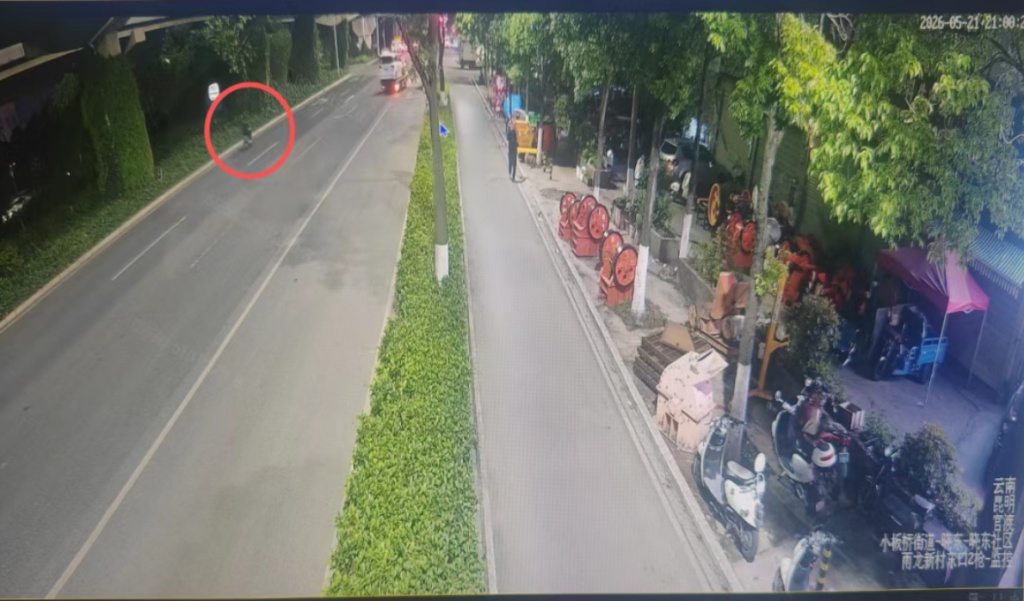 主干道上现“三角钉”,昆明警方回应 主干道上现“三角钉”,昆明警方回应