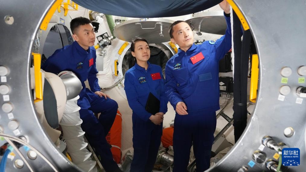 星图已展待起笔 紫荆将绽“中国宫”——记神舟二十三号航天员乘组