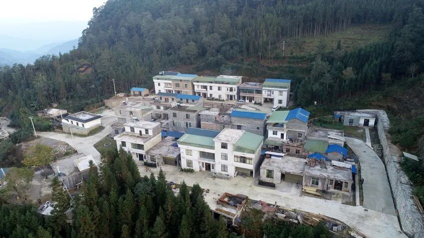 半小时安全撤离60人,那个“泥人”是组长 半小时安全撤离60人,那个“泥人”是组长