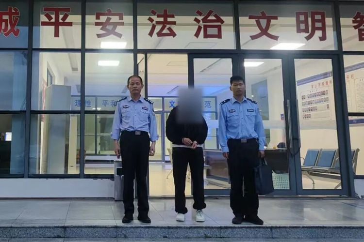 网恋女友偷走戒指手机后消失，男子立即报警！