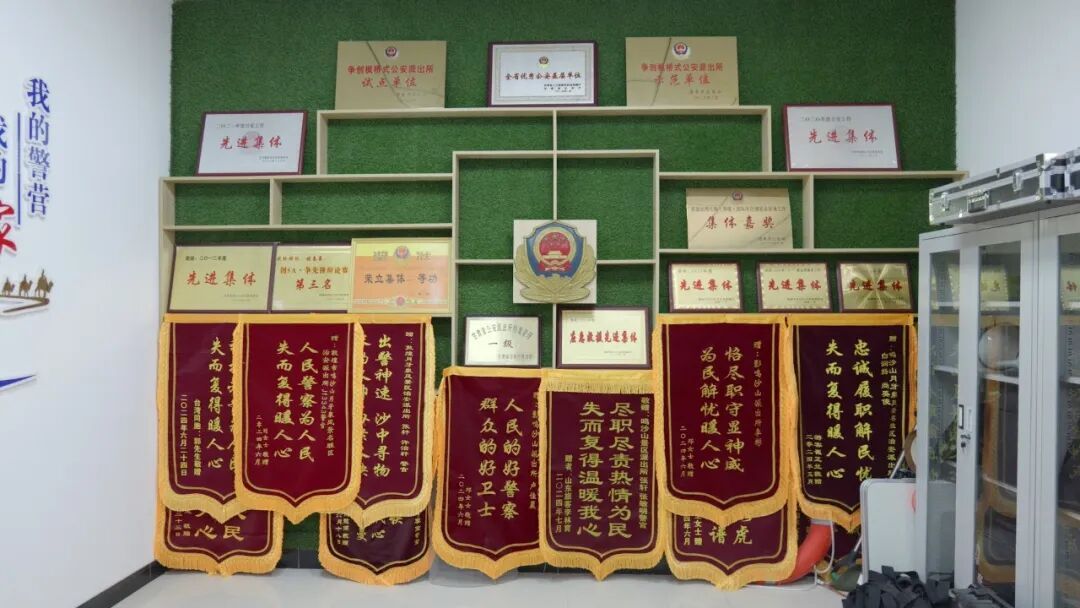 深夜徒手刨沙，他们火了！