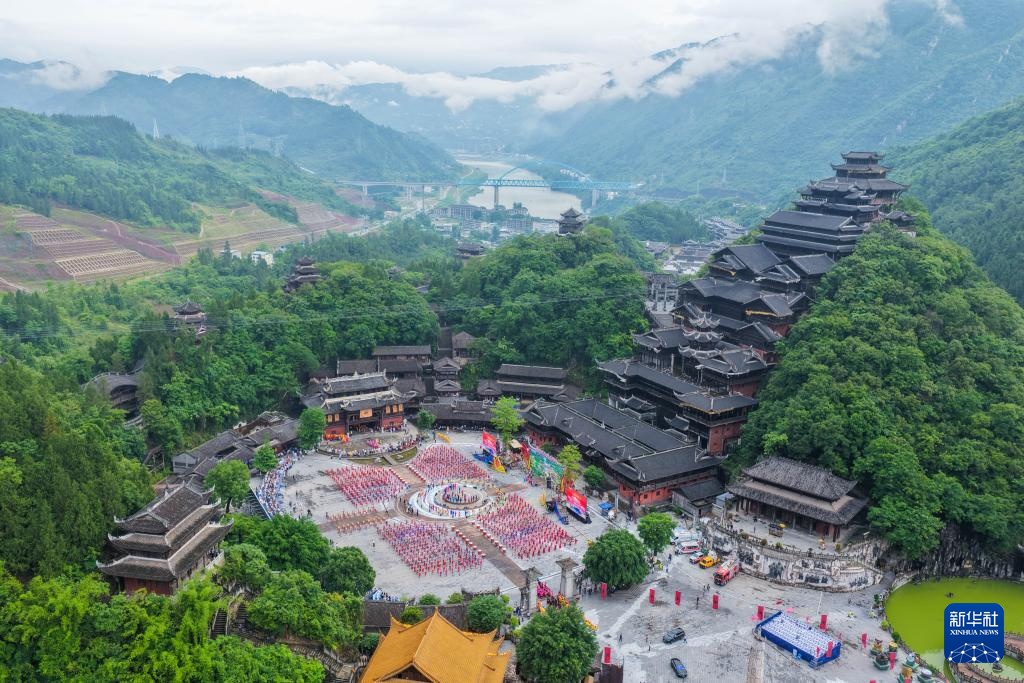 第十五届乌江苗族踩花山节在重庆开幕 第十五届乌江苗族踩花山节在重庆开幕