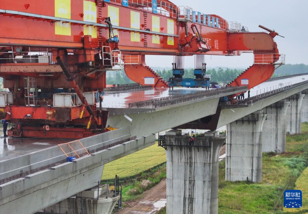 宁淮城际铁路淮安段架梁完成