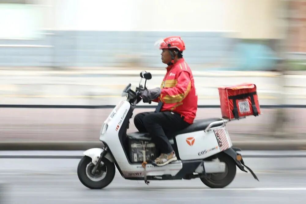 给外卖骑手交社保，进展如何？