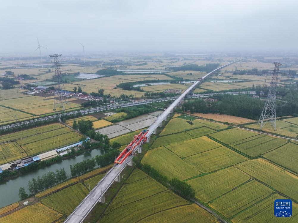 宁淮城际铁路淮安段架梁完成