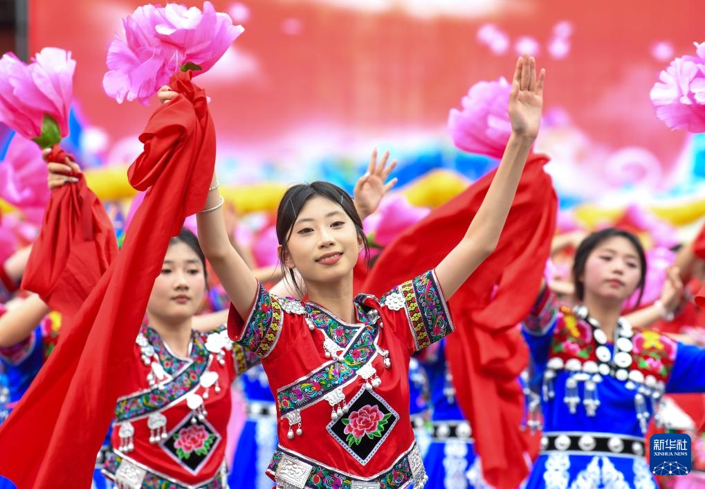 第十五届乌江苗族踩花山节在重庆开幕 第十五届乌江苗族踩花山节在重庆开幕