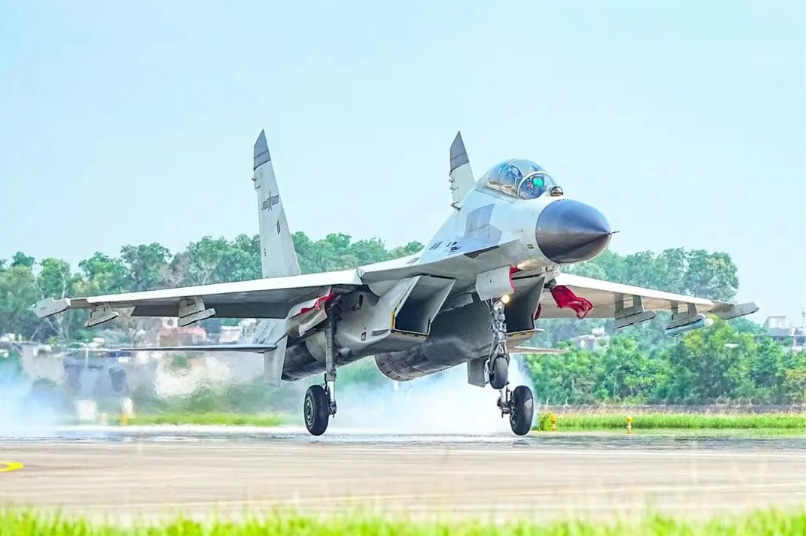 高清大图来了 沉浸式看海军战机空战对抗训练 高清大图来了 沉浸式看海军战机空战对抗训练