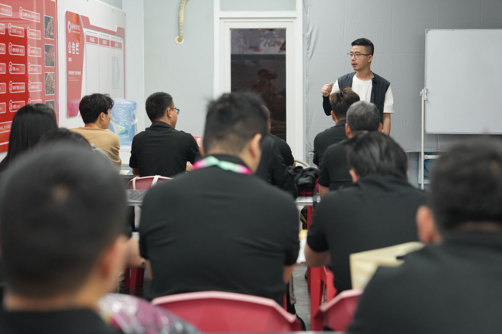 探访岳阳烧烤学院:既培养“烧烤师”,更培养“主理人” 探访岳阳烧烤学院:既培养“烧烤师”,更培养“主理人”