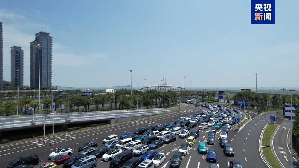 经港珠澳大桥珠海公路口岸出入境港澳单牌车总量突破1000万辆次