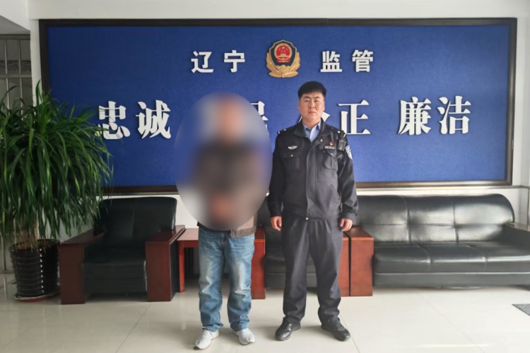 男子潜入医院病房盗窃手机警方6小时破案追赃
