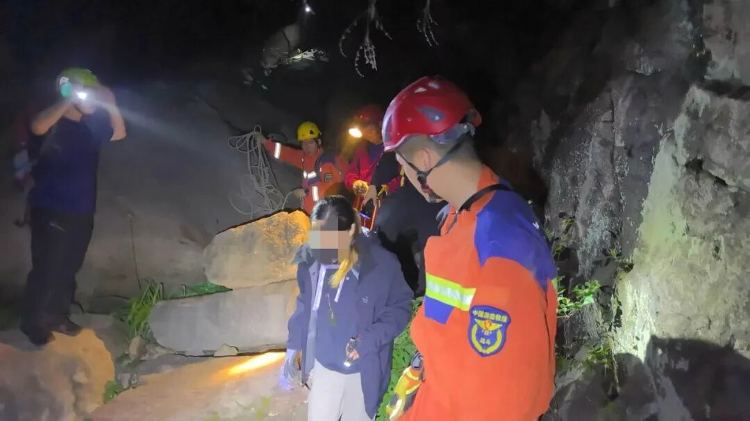 年轻情侣迷路、花甲老人坠崖，野山踏青切勿任性