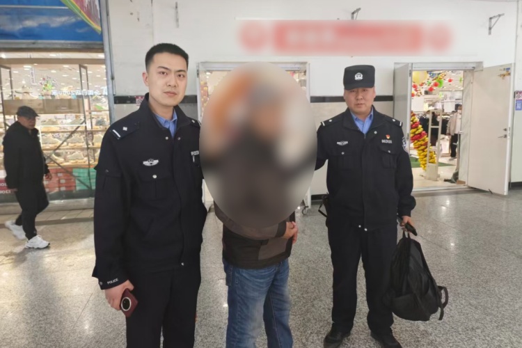男子潜入医院病房盗窃手机警方6小时破案追赃